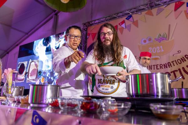 Chefs cooking laksa at the Darwin International Laksa Festival 2021